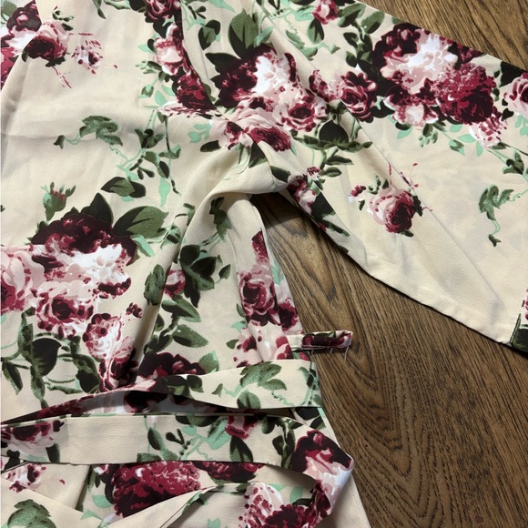 Robe - Picture 3 of 3